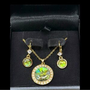 Avon x Nina Ricci Abalone Look Pendant Necklace & Earrings Set Gold Tone